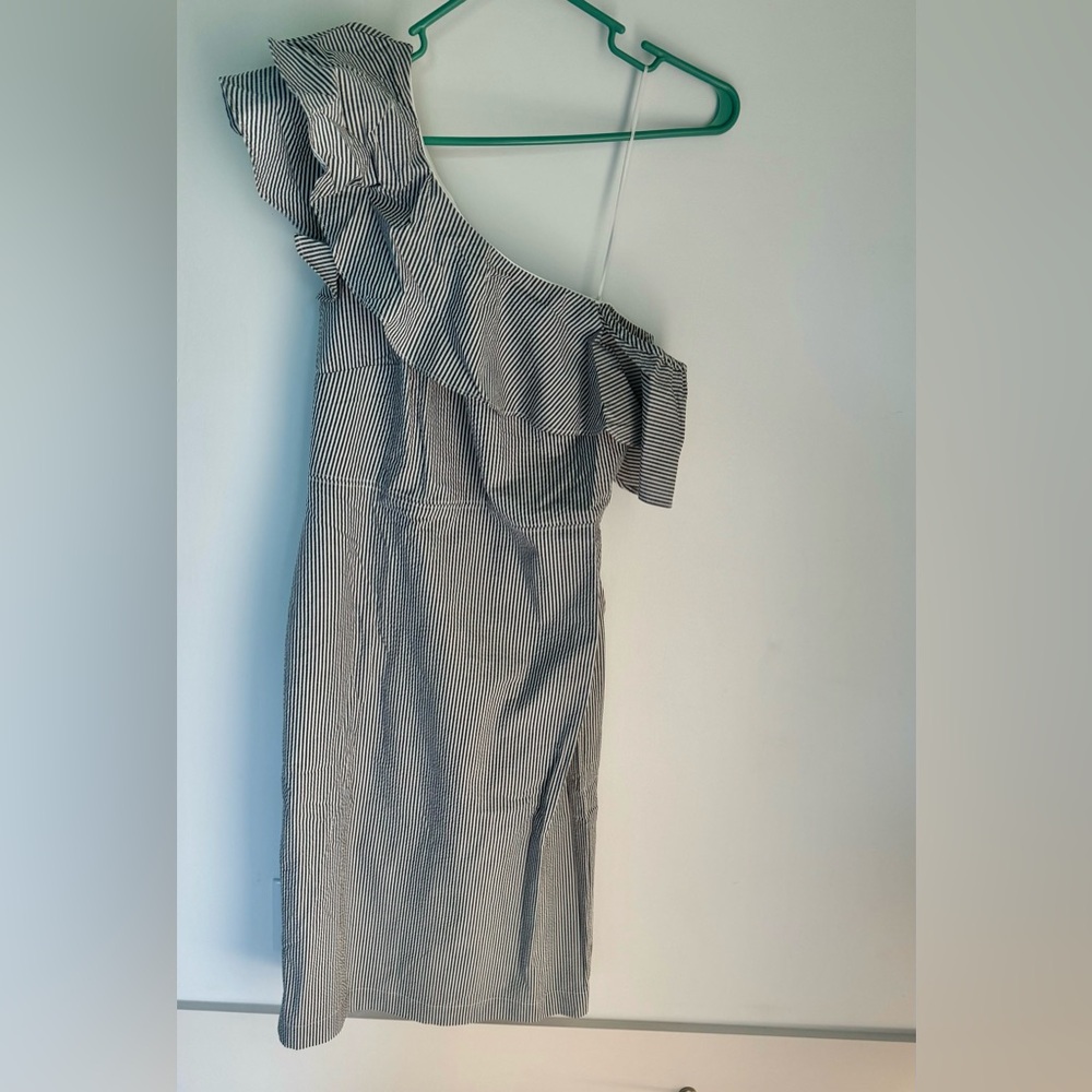 Banana Republic Seersucker Dress with Ruffle Sz 6